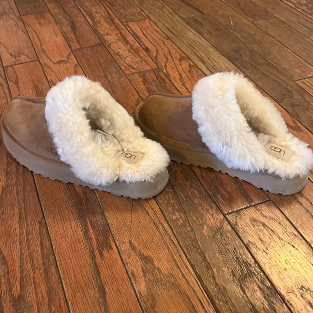 platform UGG slippers great condition buy today won’t last long.